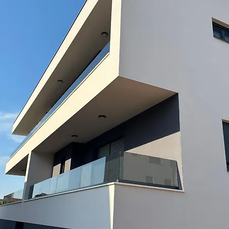 Апартаменти Harmony Hills Пула